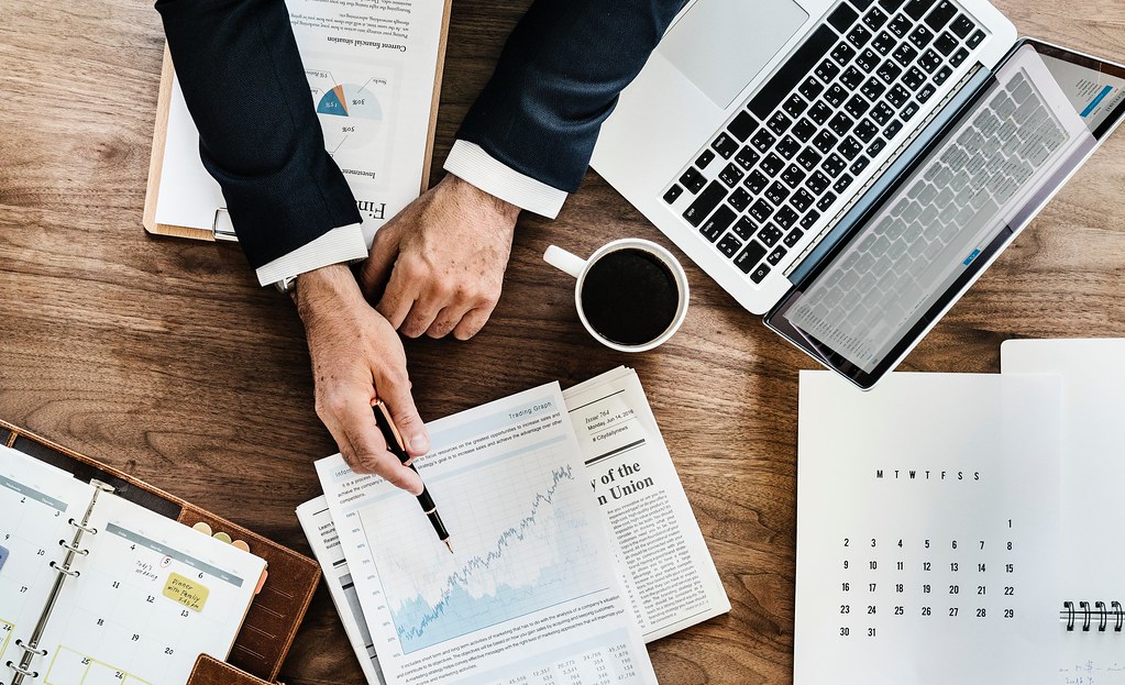 Kalender, Notizen und Diagramme für die Planung mit dem Social Media Scheduler